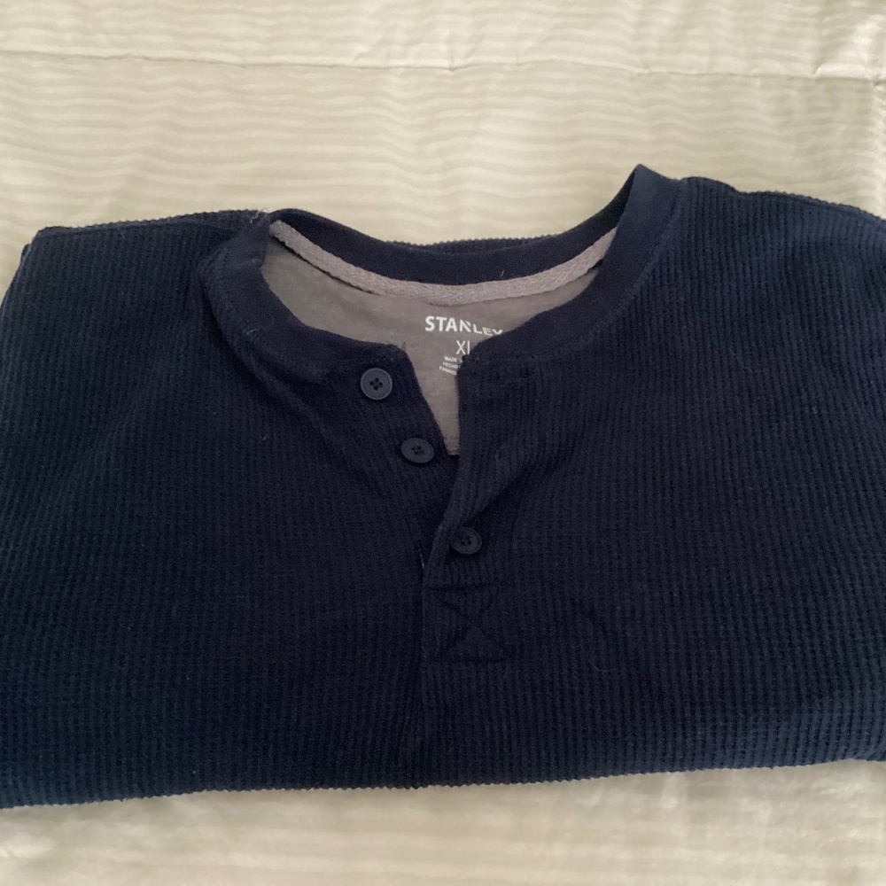 Men’s navy blue Henley by Stanley, extra large new without tags extra button